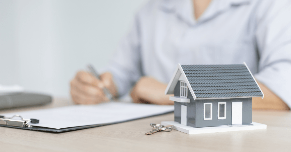 How do you know that the property market is a sellers' market and how can it help you?